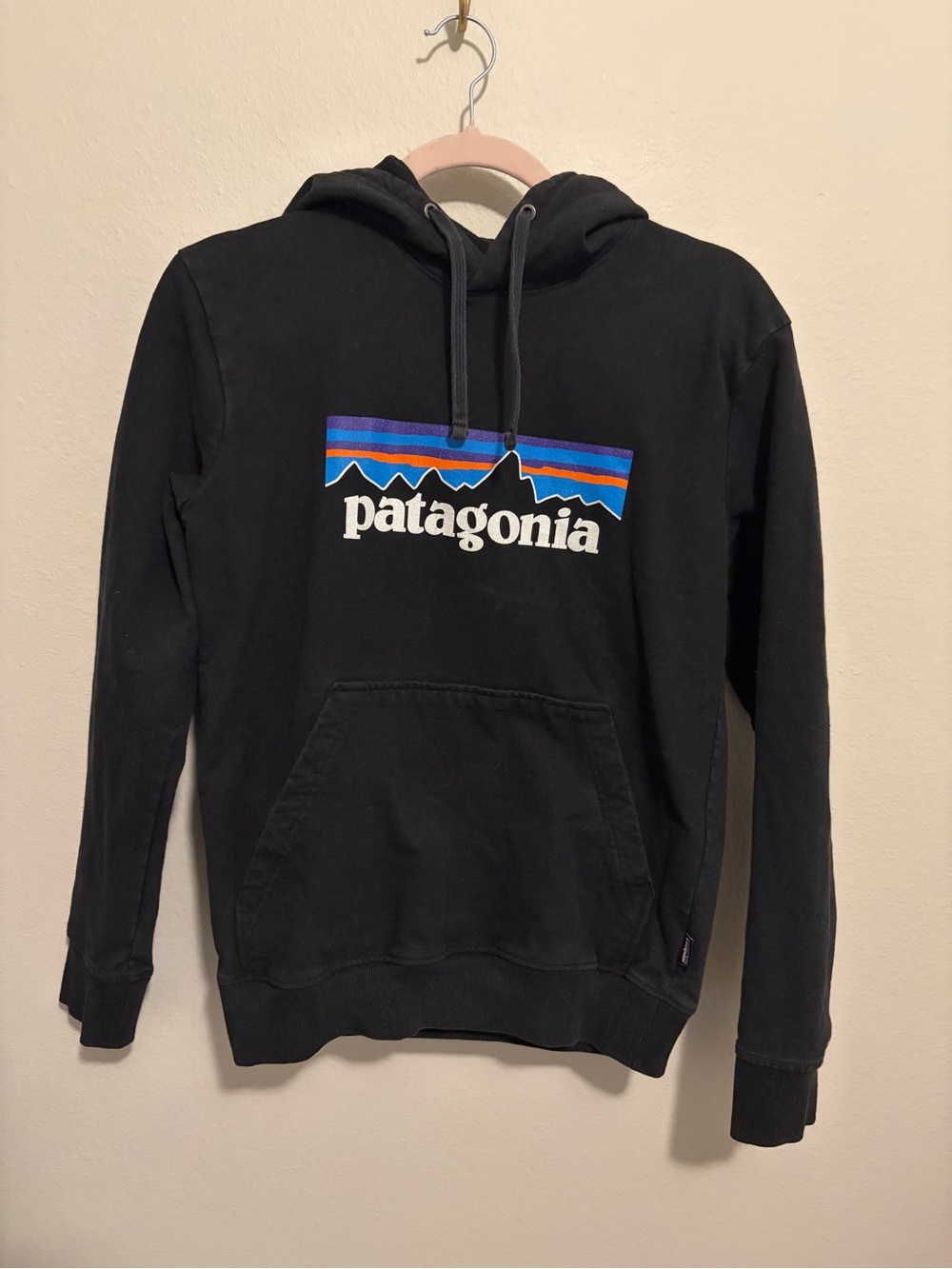 Patagonia P-6 Logo Uprisal Hoodie Black Fleece Pullover Sweatshirt Size XS